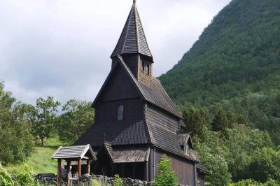 Kirken ble behandlet med giftig gass for 43 år siden. Fortsatt henger giften igjen.