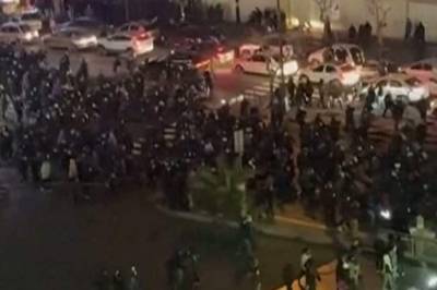 Protestene fortsetter – 85 millioner mennesker uten internett i Iran