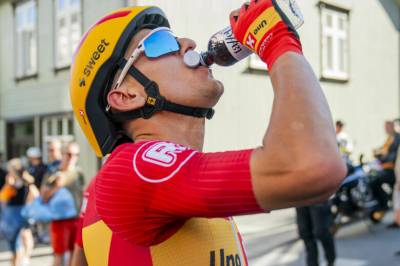 Sykkelbragd: Halland Johannessen på pallen etter monsteretappe