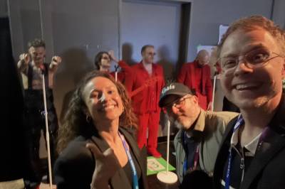 Backstage: Her gjør de seg klare