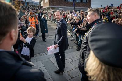 Her skal kongen gå med bøsse