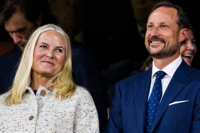 Sender hilsen til kronprinsessen fra VM-leiren
