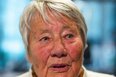 Helga (89) er student
