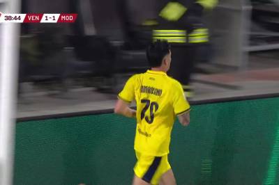 Giuseppe Ambrosino setter 2-1 mot Venezia