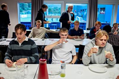 Konkurransen er knallhard. Noe skjer i fotballen i Bergen.