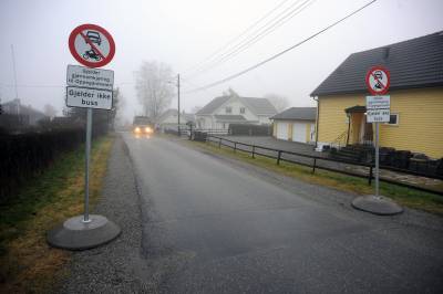 Kommunens trafikk-grep får kritikk: – Farlig med alle bilene som må kjøre der