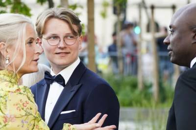 Bryter tausheten om Mette-Marit