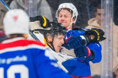 Vålerenga vant i sesongpremieren da Karterud ble utvist