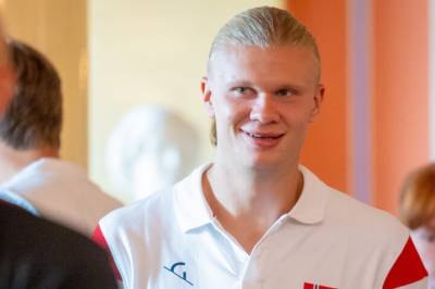 Nå takker han ja