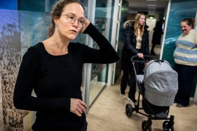 Kristina hjelper danske kvinner å føde hjemme. Norske jordmødre ønsker samme tilbud i Norge.