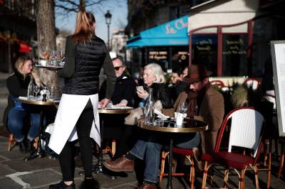 Tradisjonelle franske bistroer forsvinner én etter én. Nå vil Macron at de skal komme på Unescos kulturarv-liste. 