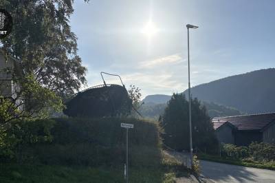 Kraftig vind i Rogaland - politiet sliter med å stå på beina
