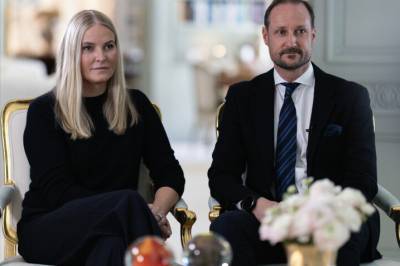 Skal behandle Epstein-intervju