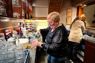 Etter 25 år vil Signhild (71) gje slepp på bygdas møteplass