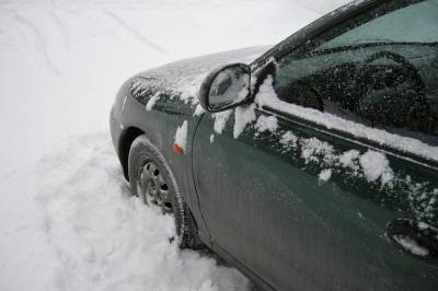 Nordnorsk politiker vil tvinge turister til å ta glattkjøringskurs