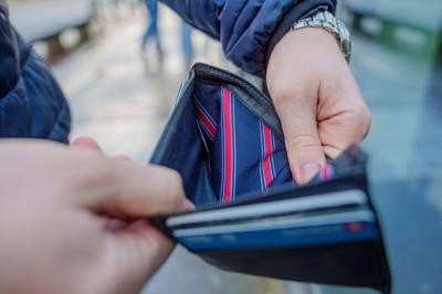 – Alle lengter etter mer penger