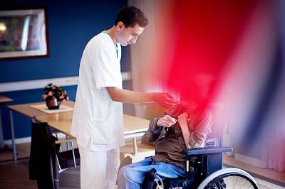 Ekspertenes forslag til Høyres sykelønnsreform: Vil at arbeidsgiver skal betale for langtidsfravær