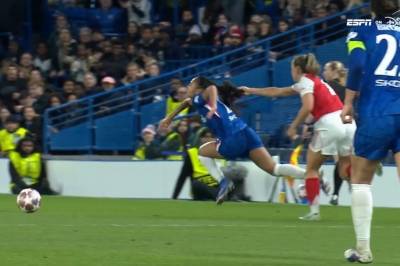 Rasende etter bisarr hendelse i Mesterligaen: Her lugger hun motspilleren