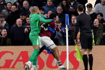 Full håndgemeng i dramatisk Chelsea-seier