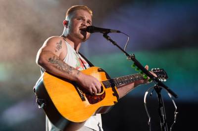 Zach Bryan med «Free Palestine»-skjorte på Gillette Stadium