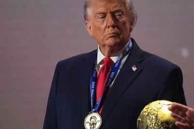 Trump: Bruer og kraftstasjoner i Iran skal bombes