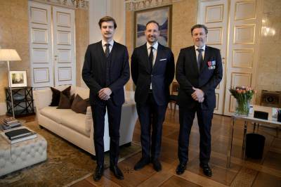 Kronprinsen på jobb i kongens fravær