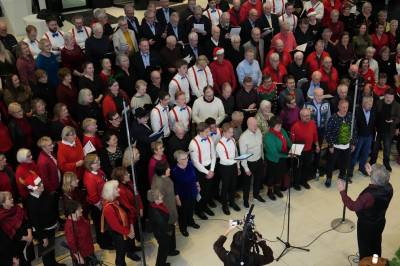Her synger 250 sangere julen inn i Bergen