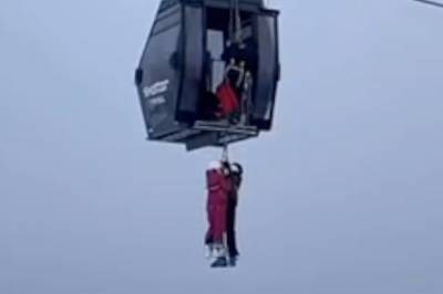 Her blir de firet ned