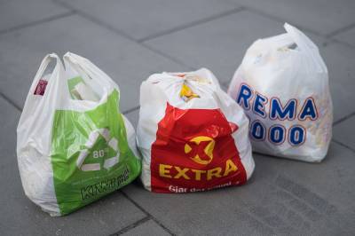 – De oppstiller stråmenn