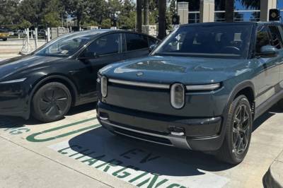 Her står de side ved side for første gang