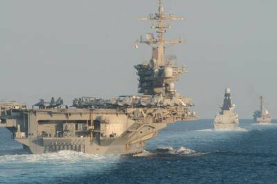 Sender armada mot Iran: - Mener alvor