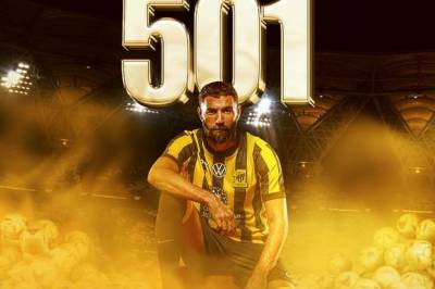 Verdens beste fotballspiller for tre år siden er lei av å spille ørken-fotball og smile på Instagram