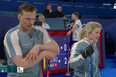 Høy temperatur da curlingparet tapte nøkkelkamp: – Skjerp deg
