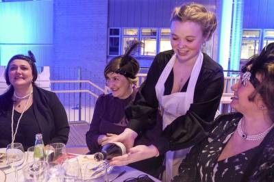 Motiverer elevane med ein «tidsreise»: – Det er utruleg lærerikt og gøy