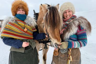 Smør, sjel og skåkklokker: Elin, Smula og Maren på historisk ferd