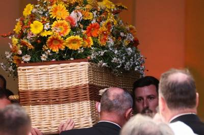 Ble gravlagt i «piknik-kurv»