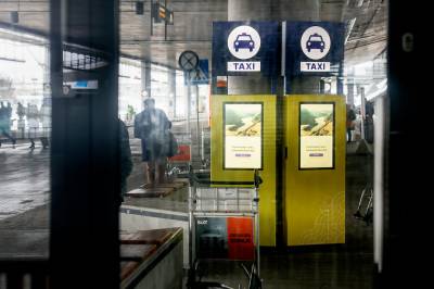 Nytt taxitriks på Gardermoen: Sjåfører lurer både kolleger og kunder