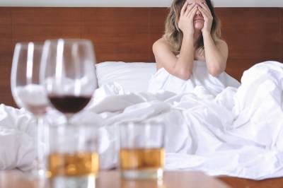 Fyllangst etter julebordet? For all del ikke gjør denne tabben: – Som å pisse i buksen for å holde varmen, ifølge psykolog.