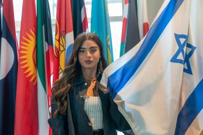 Den israelske sangeren Noa Kirel gjør narr av Spanias landslag i den nylig utgitte sangen «Think you’re Messi