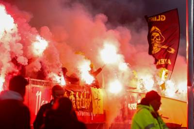 Norsk fotball trosser brannvesenets advarsler – vil forlenge pyroordning