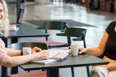 Hvorfor slutter barn på skolen? Hvordan skaffe unge jobb? Og hvordan kan eldre bli mindre ensomme?