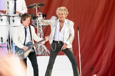 Rod Stewart (81) måtte bruke oksygenmaske på scenen