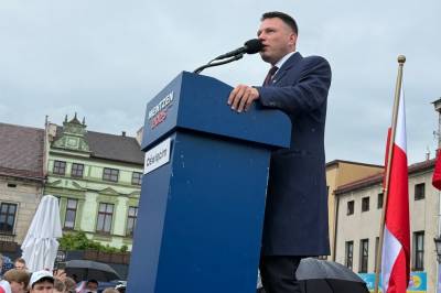 Presidentkandidat taler i Auschwitz for et jødefritt Polen