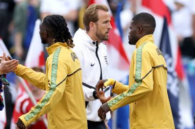 – England-spiller nektet å ta voldtektsanklagede Partey i hånden