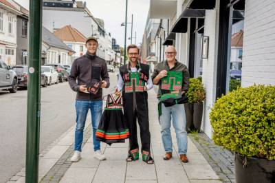 Syr bunad til seg selv: – Ganske skeptisk i starten