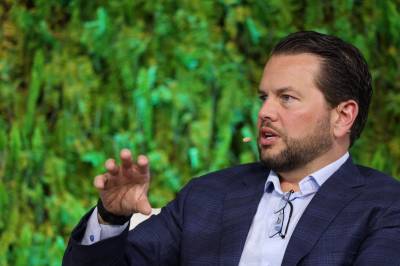 Utvider AI-satsingen: Nedbemanner kraftig