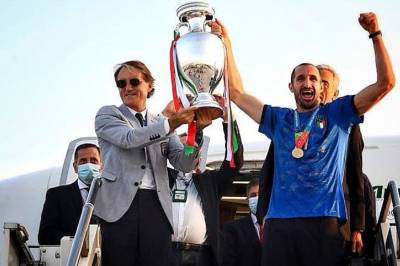 At Roberto Mancini er tilbake viser tydelig status for fotball i Italia