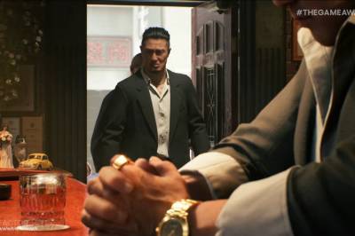 Yakuzas far vender tilbake til Kabukichō, fri fra Segas skygge, for å avduke Gang of Dragon