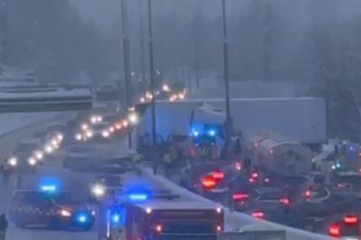 Tesla i flammer på E18