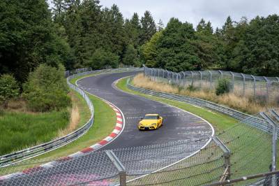 Finsk sjåfør omkommer i en kollisjon med flere biler under 24-timers kvalifiseringen på Nürburgring